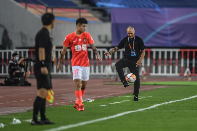 杨31+10+绝杀詹眉空砍77分 老鹰险胜湖人6连胜